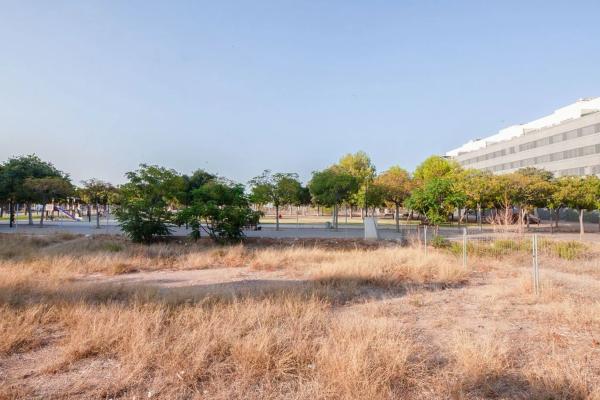 Terreno en calle Miguel Mihura