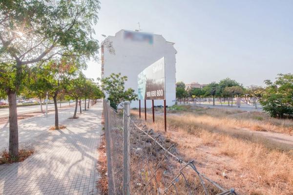 Terreno en calle Miguel Mihura