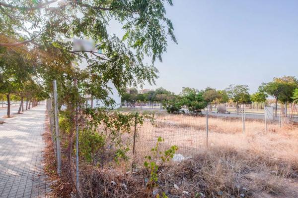 Terreno en calle Miguel Mihura