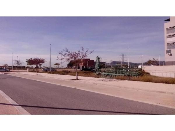 Terreno en avenida del Barraquero