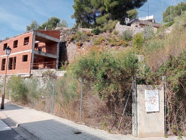 Terreno en avenida Penyetes
