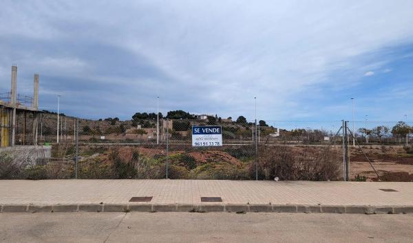 Terreno en calle Mossén Cucaló