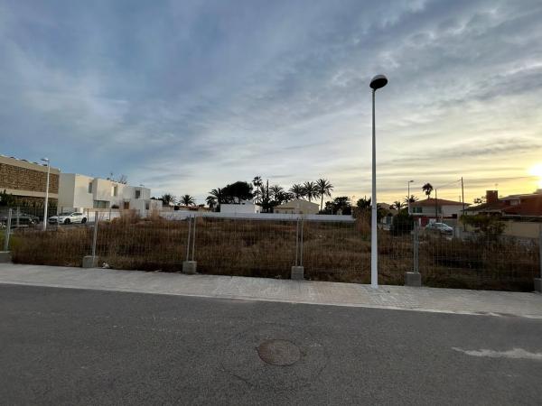 Terreno en avenida de la Marjal, 1