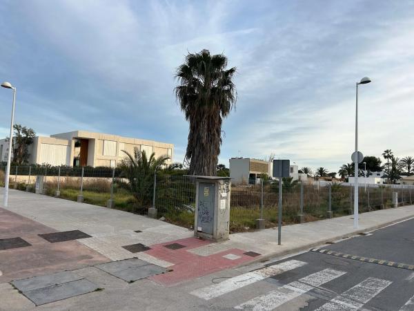 Terreno en avenida de la Marjal, 1