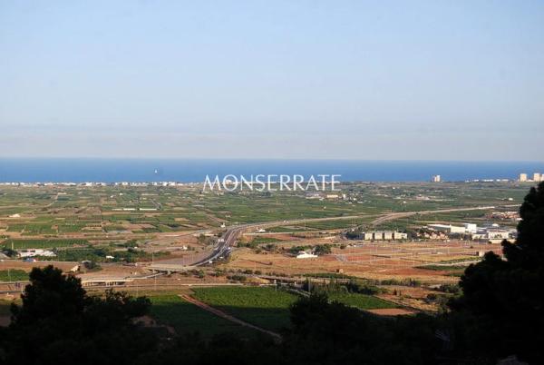 Terreno en paseo de levante