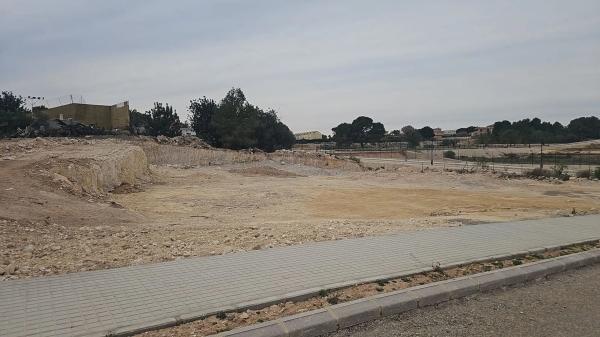 Terreno en calle Reyes Martí