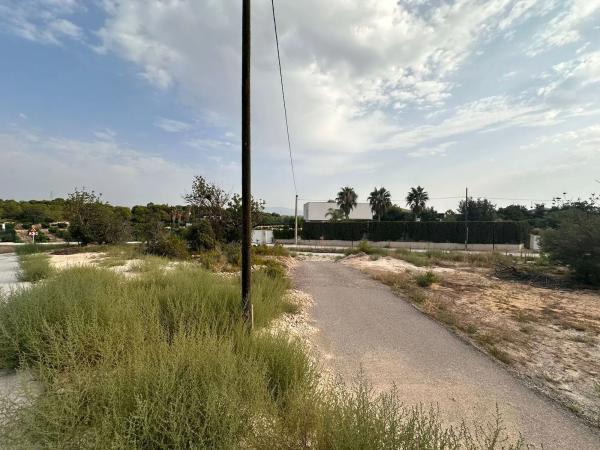 Terreno en calle Reyes Martí