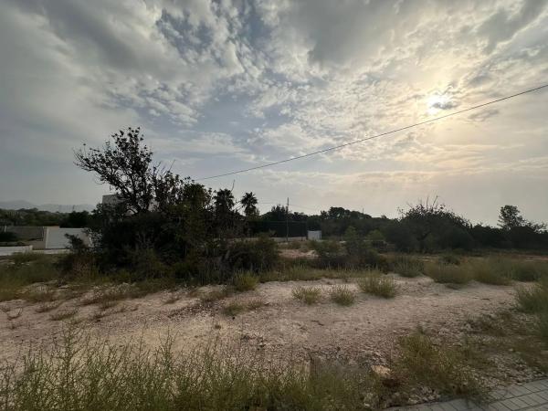 Terreno en calle Reyes Martí