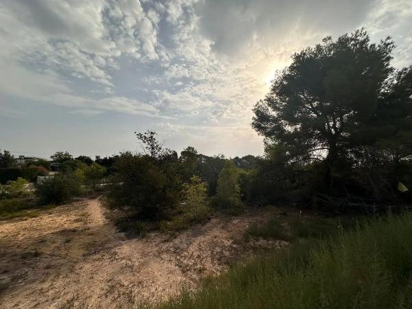 Terreno en calle Reyes Martí