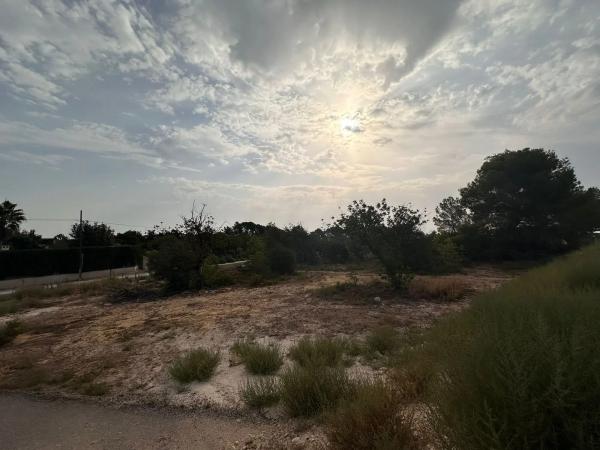 Terreno en calle Reyes Martí