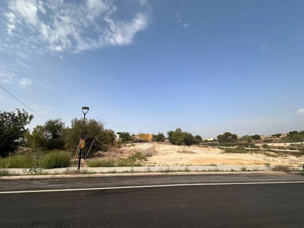 Terreno en calle Reyes Martí