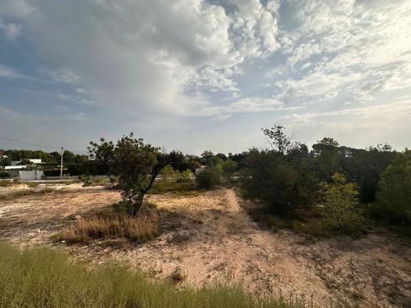 Terreno en calle Reyes Martí