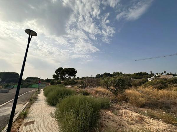 Terreno en calle Reyes Martí