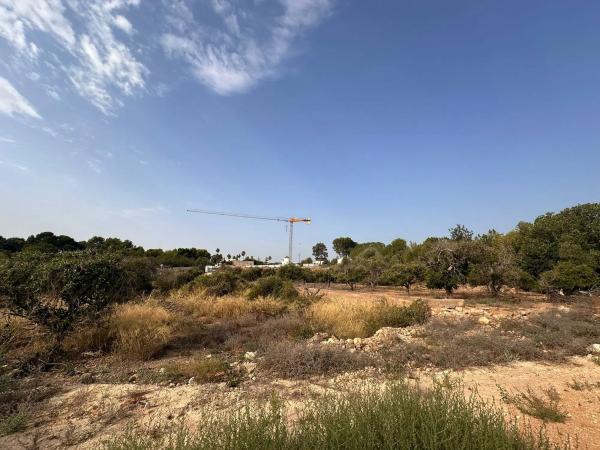 Terreno en calle Reyes Martí