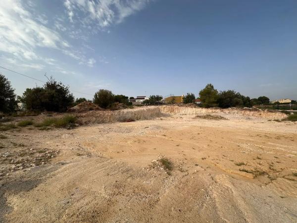 Terreno en calle Reyes Martí