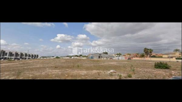 Terreno en calle Alcarava