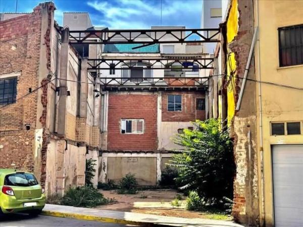 Terreno en calle la Bàscula