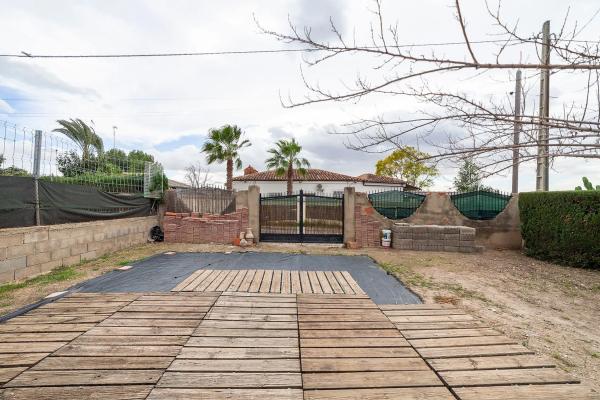 Terreno en calle Los Arcos