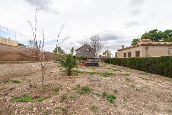 Terreno en calle Los Arcos
