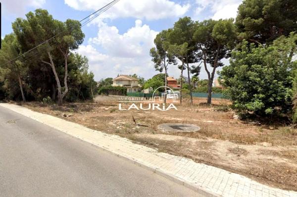 Terreno en calle Mestral