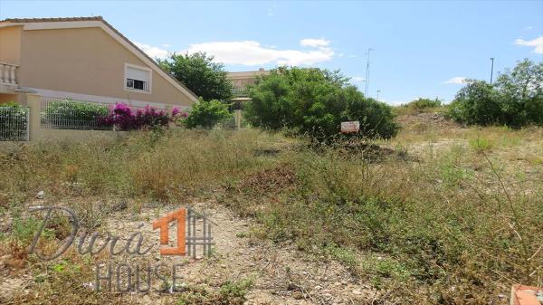 Terreno en calle Roger de Lauria