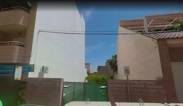 Terreno en avenida de la Constitució