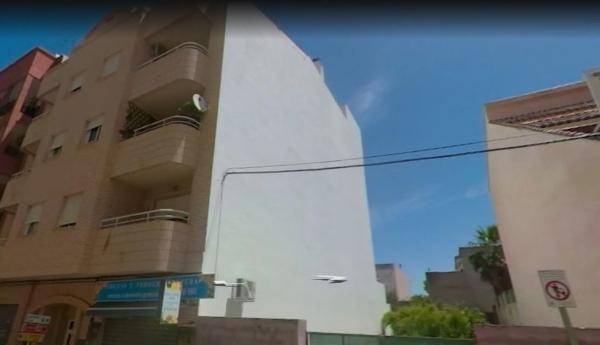 Terreno en avenida de la Constitució