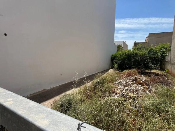 Terreno en avenida de la Constitució