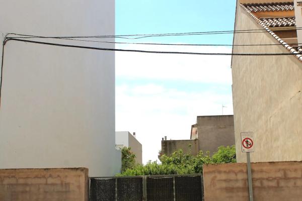 Terreno en avenida de la Constitució