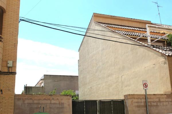 Terreno en avenida de la Constitució