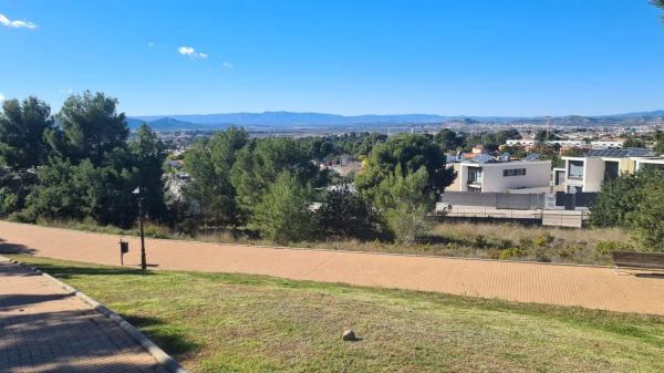 Terreno en calle Turia