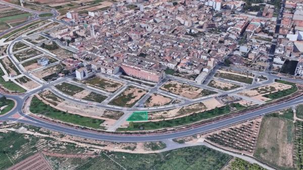 Terreno en calle de Clara Campoamor