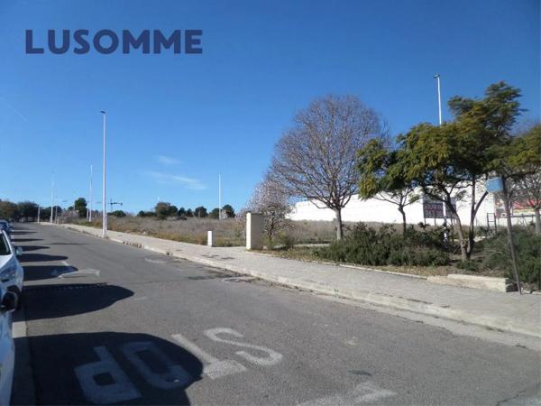 Terreno en calle Arpella