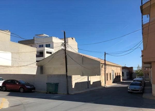 Terreno en calle j José Benedicto