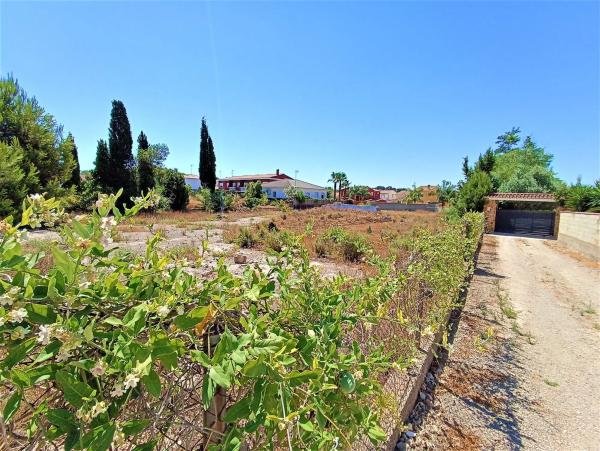 Terreno en calle Jaén