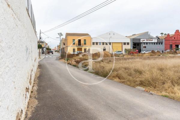 Terreno en calle la Huerta