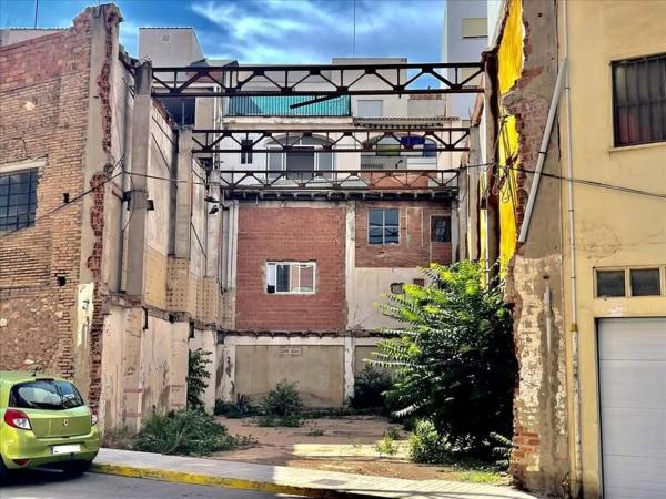 Terreno en calle la Bàscula