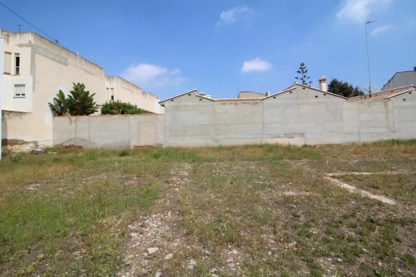 Terreno en calle d'Alfonso Pelechà