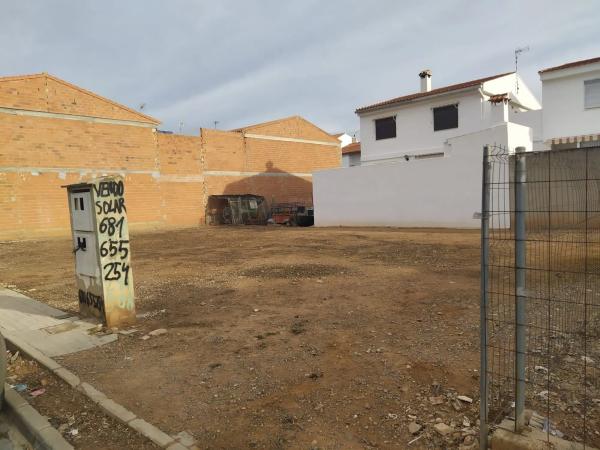 Terreno en calle Miguel Hernández, 15