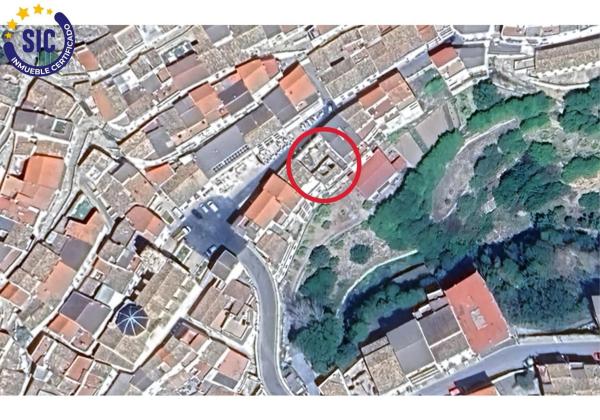 Terreno en plaza Iglesia