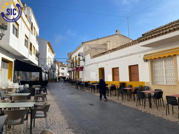 Terreno en plaza Iglesia