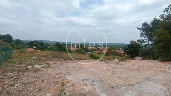 Terreno en calle Nacar s/n