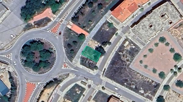 Terreno en calle Clara Campoamor