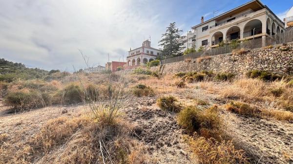 Terreno en calle Virgen del Carmen