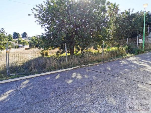 Terreno en calle Topacio, 76