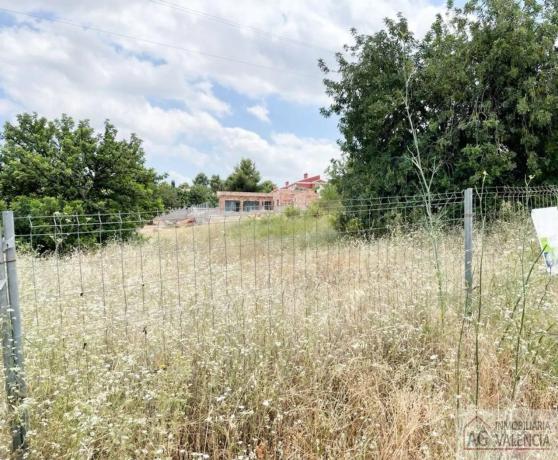 Terreno en calle Topacio, 76