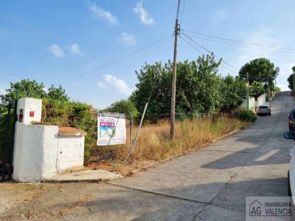 Terreno en calle Topacio, 76