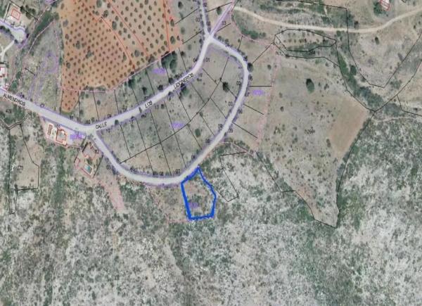 Terreno en calle Llanorel