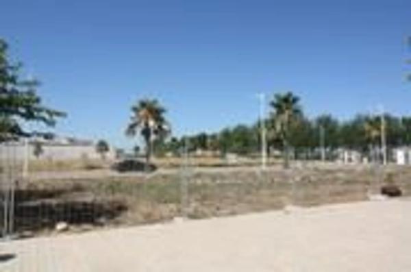 Terreno en calle de Moncada, 9