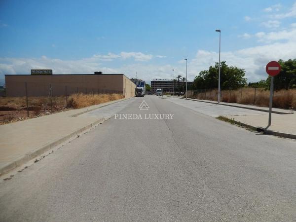 Terreno en calle Garroferes